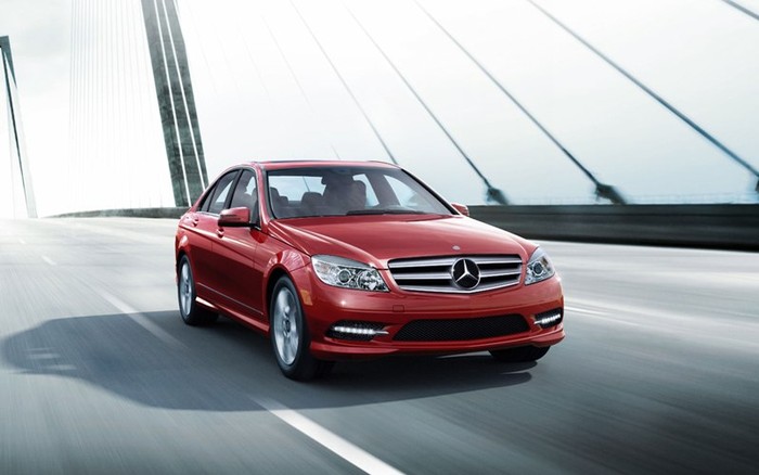 3. Mercedes-Benz Việt Nam khuyến mại tháng 11/2012 lớn nhất trong năm áp dụng từ ngày 5/11 - 30/11/2012. Mercedes C200 BE giá niêm yết 1.327.000.000 - giá bán ra giảm 3% còn 1.287.200.000. (Nguồn Mercedesbenzhn.com)